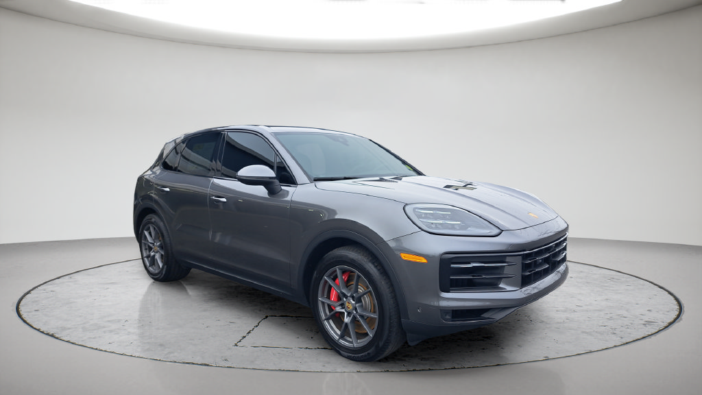 Used 2024 Porsche Cayenne S AWD/4WD image 3