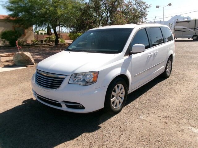 Used 2016 Chrysler Town & Country Touring FWD image 1
