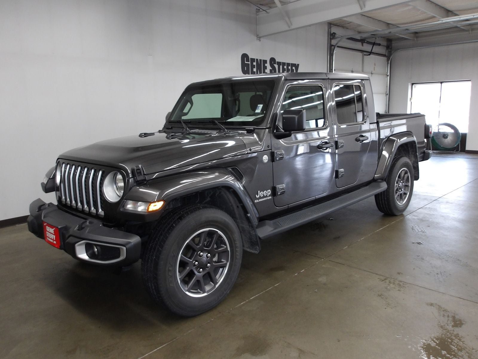 Used 2022 Jeep Gladiator Overland w/ Cold Weather Group AWD/4WD image 9