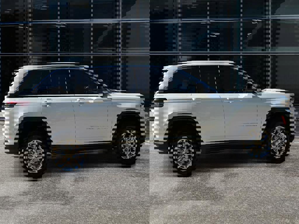 New 2025 Jeep Grand Cherokee Laredo X image 8