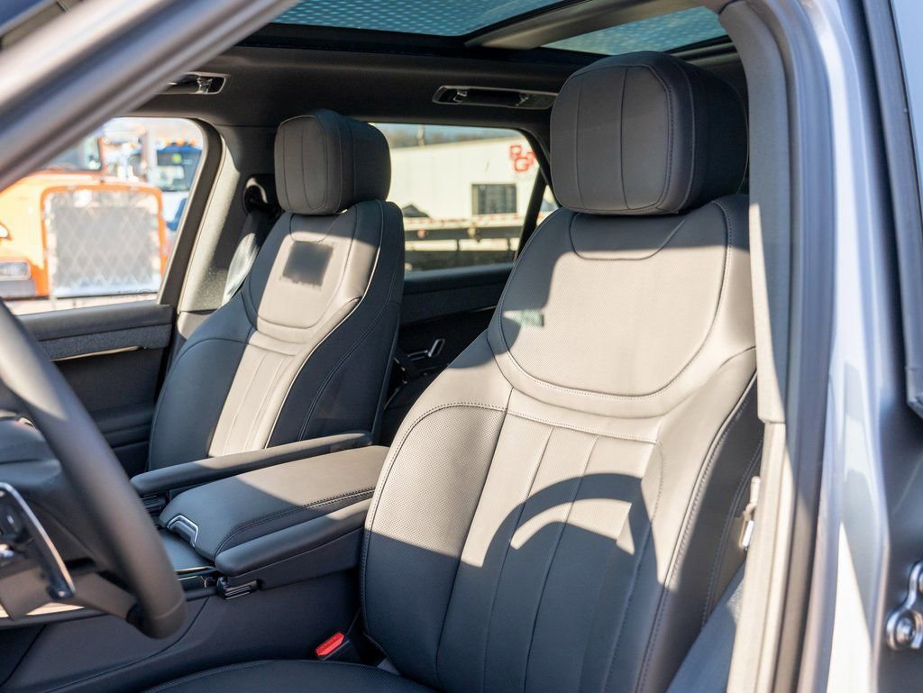 New 2025 Land Rover Range Rover Sport Dynamic SE image 18