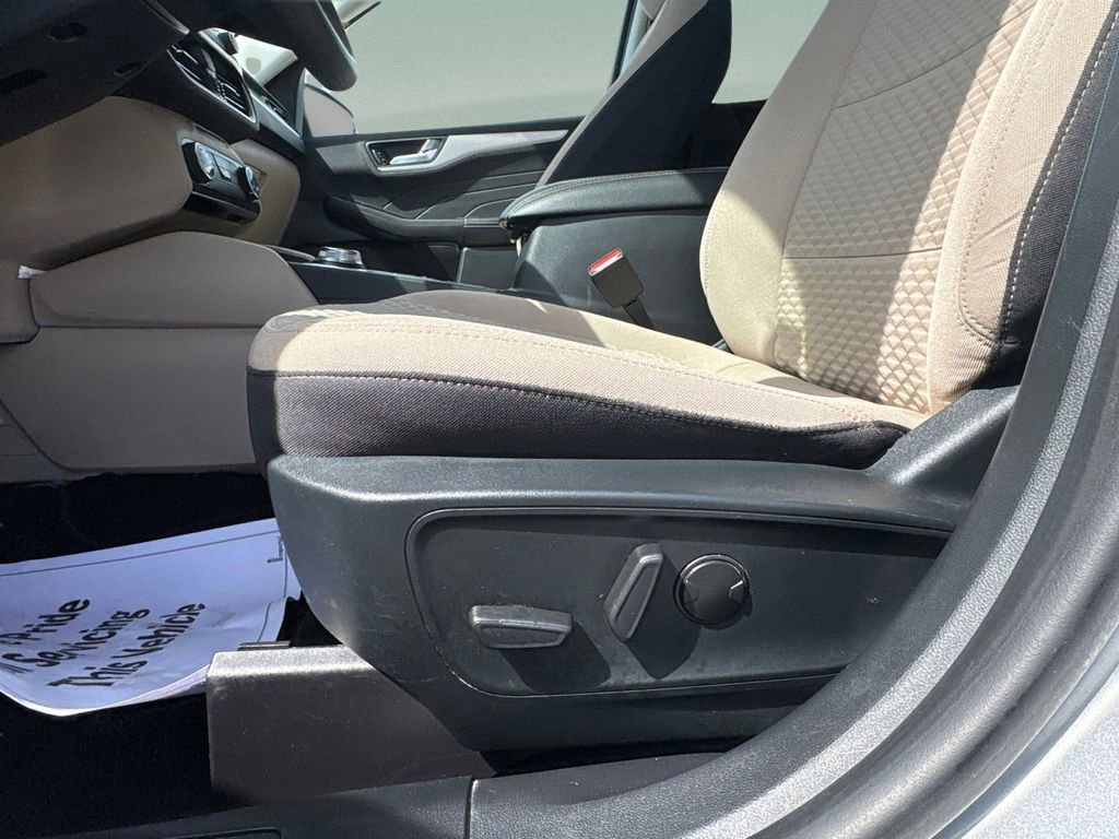 Used 2021 Ford Escape SE image 18