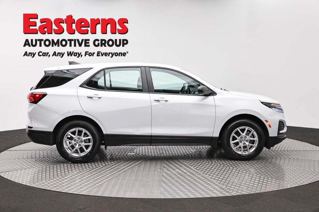 Used 2022 Chevrolet Equinox LS FWD image 4