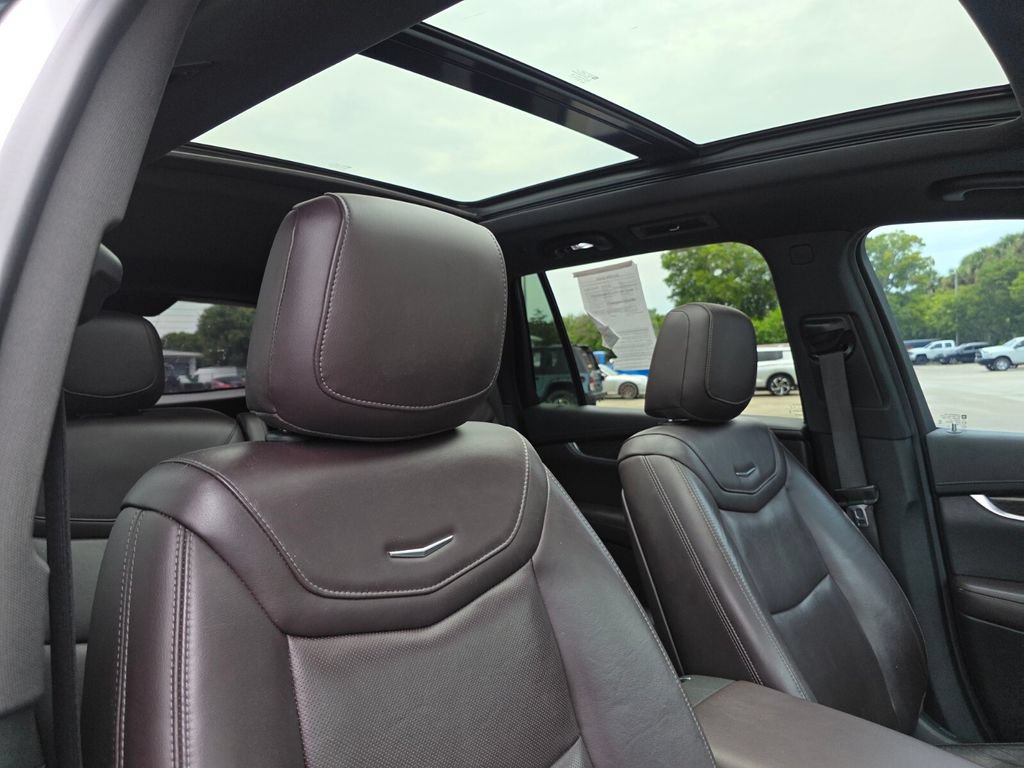 Used 2021 Cadillac XT6 Premium Luxury FWD image 16