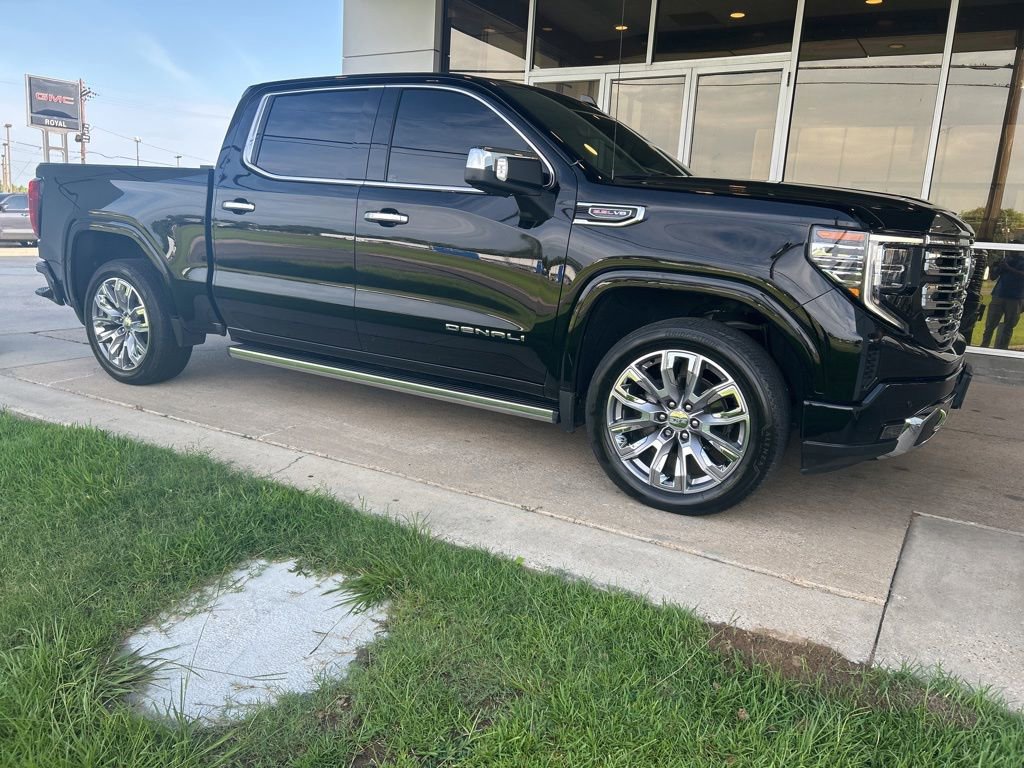 Used 2022 GMC Sierra 1500 Denali w/ Denali Reserve Package AWD/4WD image 2