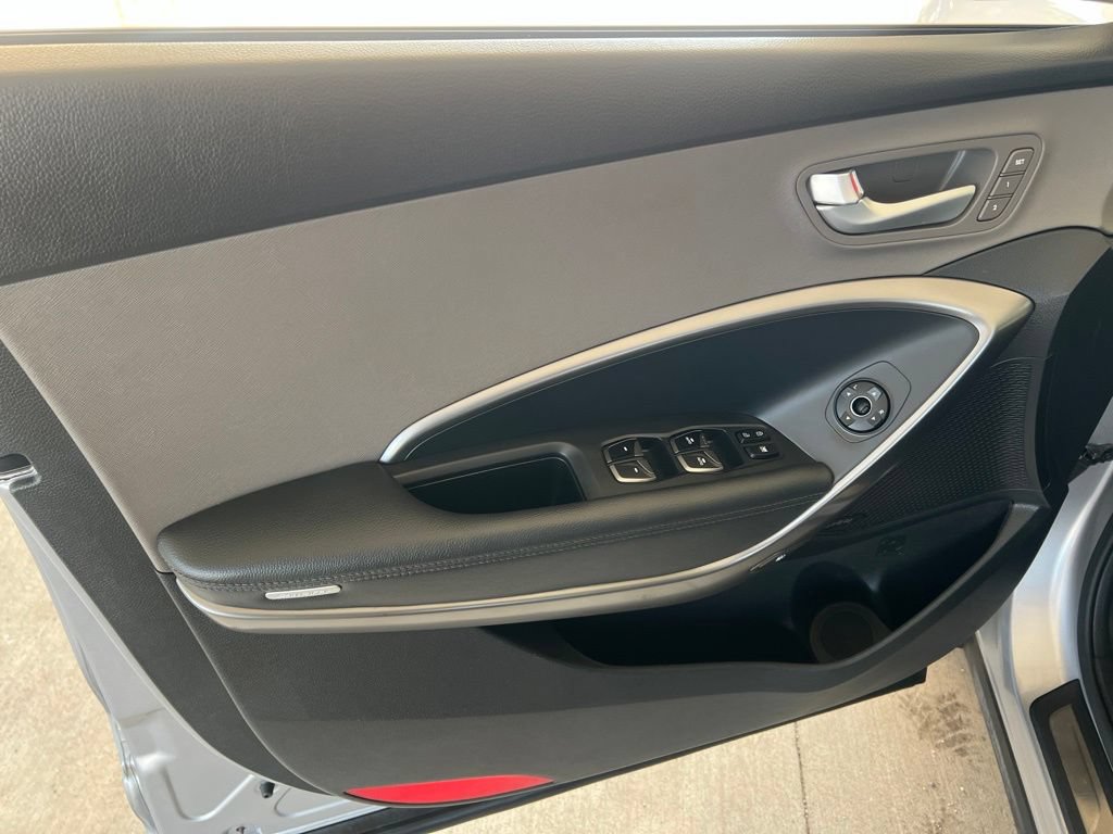 Used 2018 Hyundai Santa Fe AWD image 7