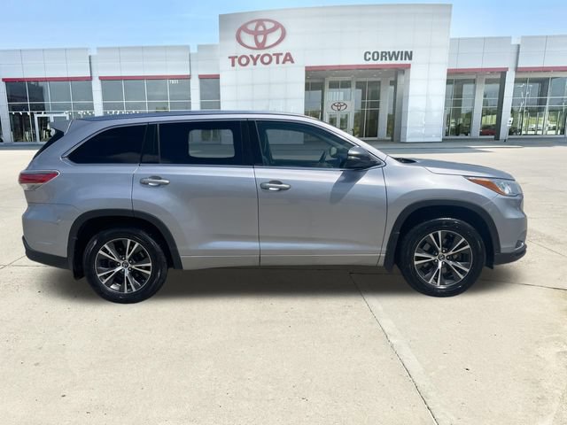 Used 2016 Toyota Highlander XLE AWD/4WD image 6