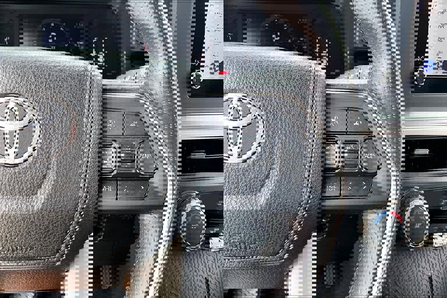 Used 2025 Toyota 4Runner SR5 image 23