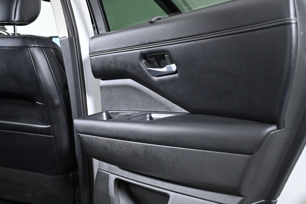 Used 2022 Nissan Pathfinder Platinum w/ Cargo Package image 32