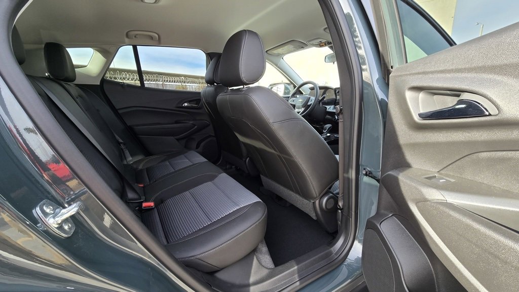 New 2025 Chevrolet Trax LT w/ Driver Confidence Package image 33