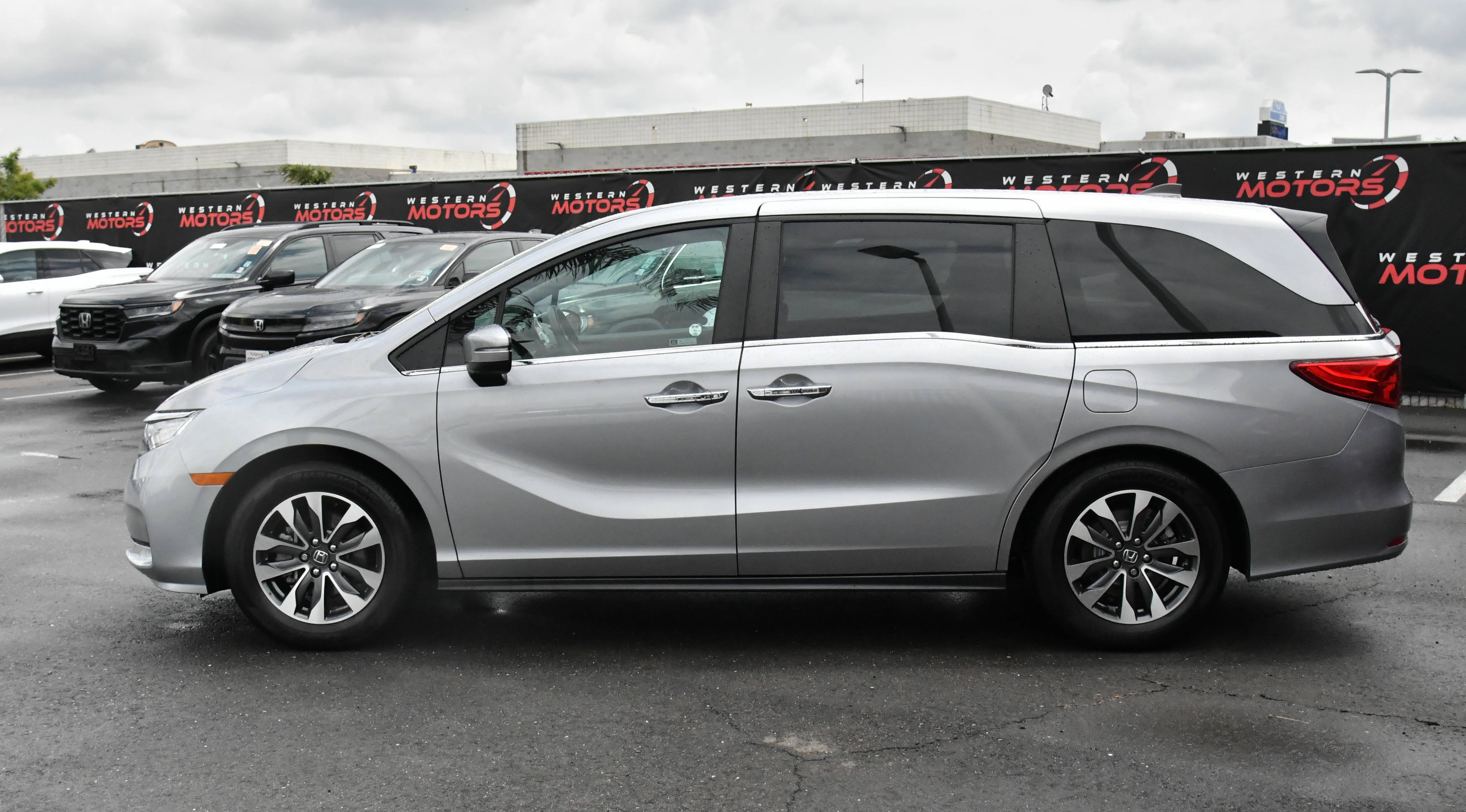 Used 2023 Honda Odyssey EX-L image 4