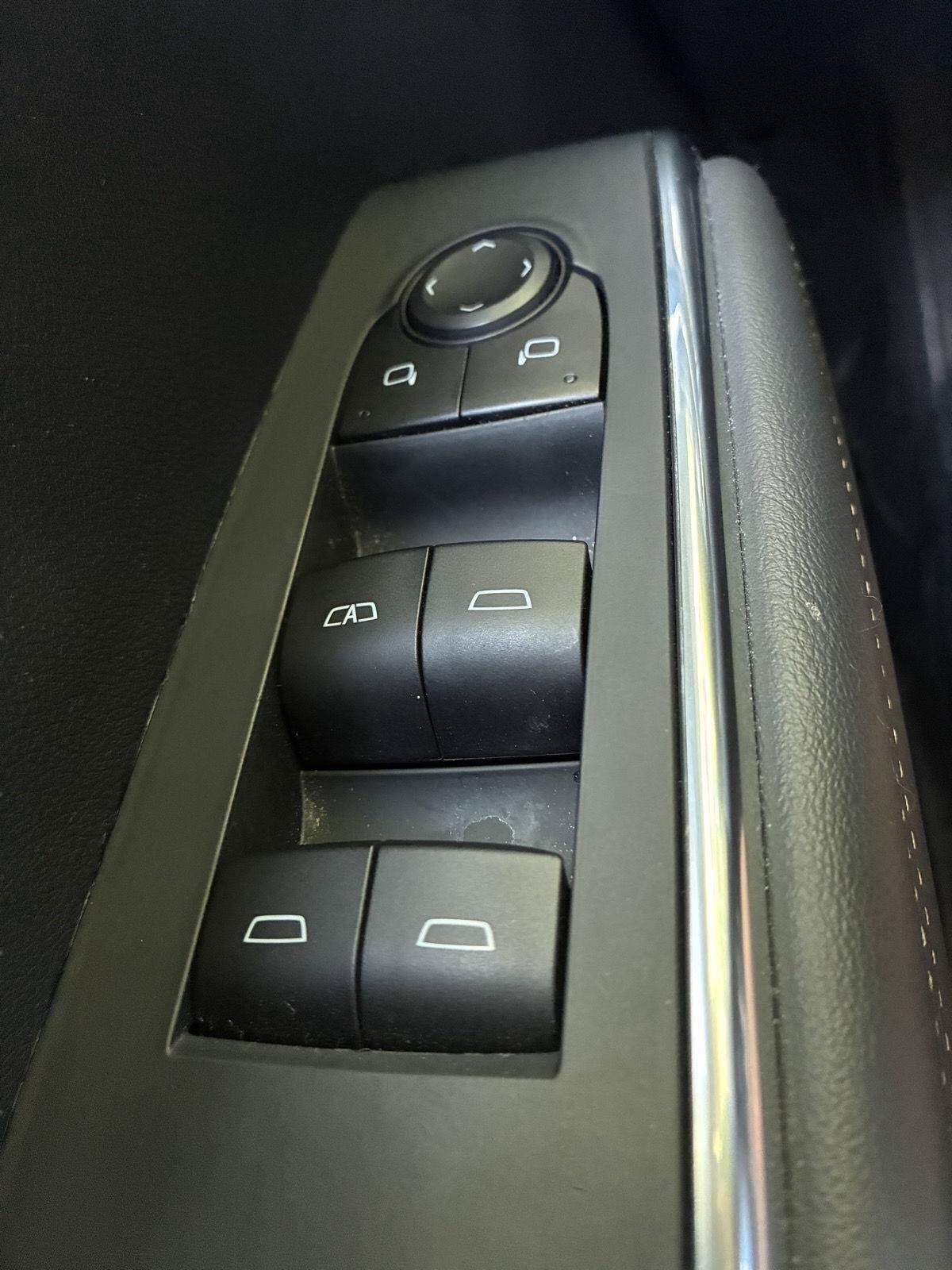 Used 2025 GMC Acadia Elevation AWD/4WD image 21