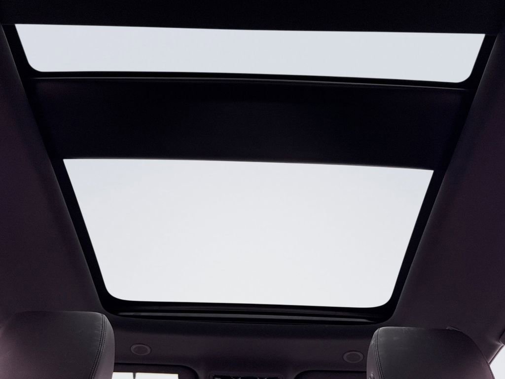 Used 2023 Land Rover Range Rover Evoque R-Dynamic S image 23