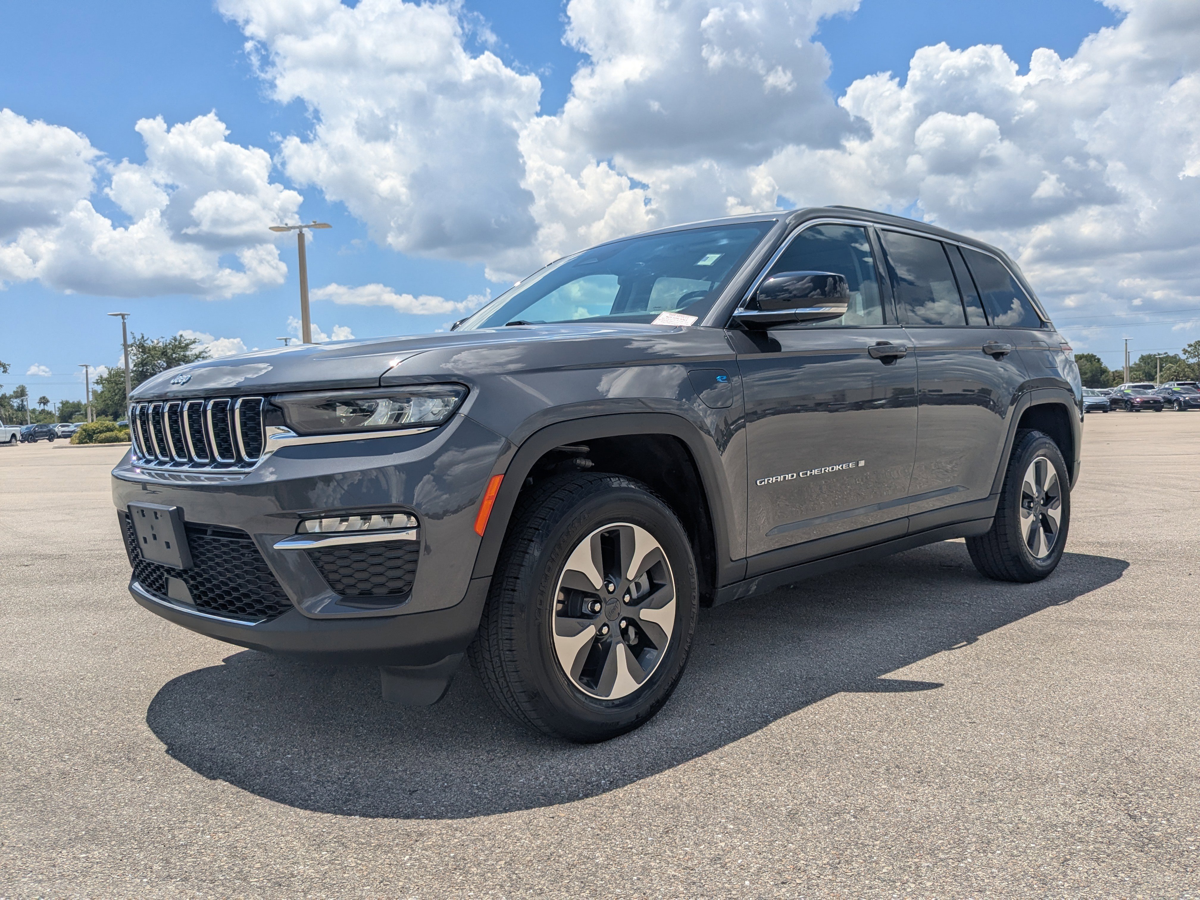 Used 2022 Jeep Grand Cherokee Limited 4xe AWD/4WD image 9