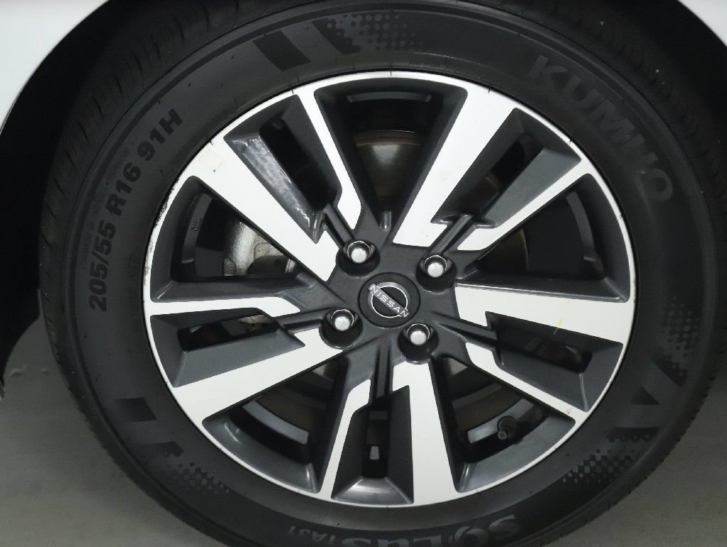 Used 2025 Nissan Versa SV FWD image 36