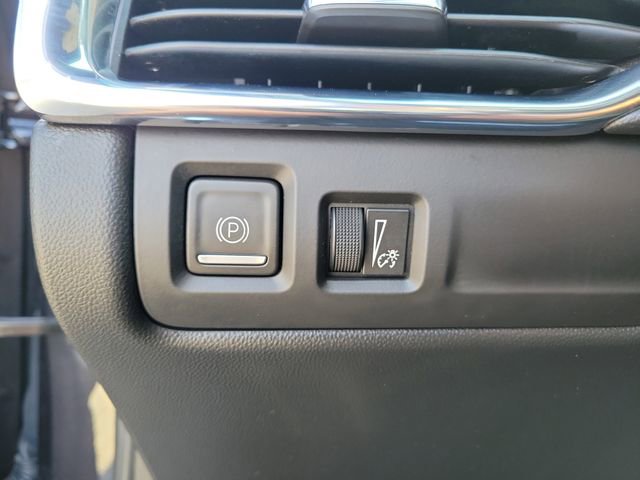 Certified 2023 Cadillac XT4 Premium Luxury w/ Cold Weather Package AWD/4WD image 23