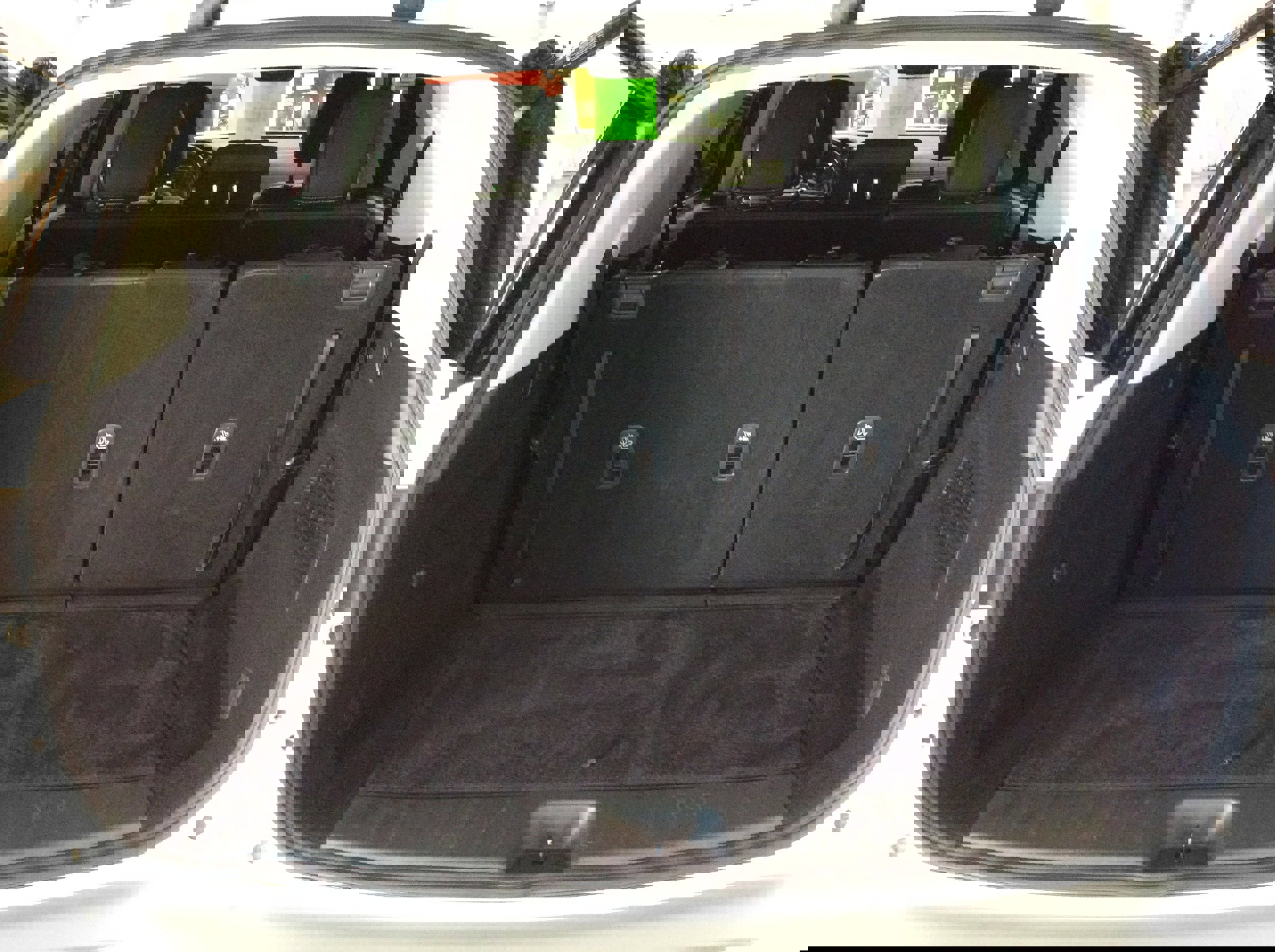 Used 2024 Nissan Pathfinder SL w/ Black Appearance Package image 5