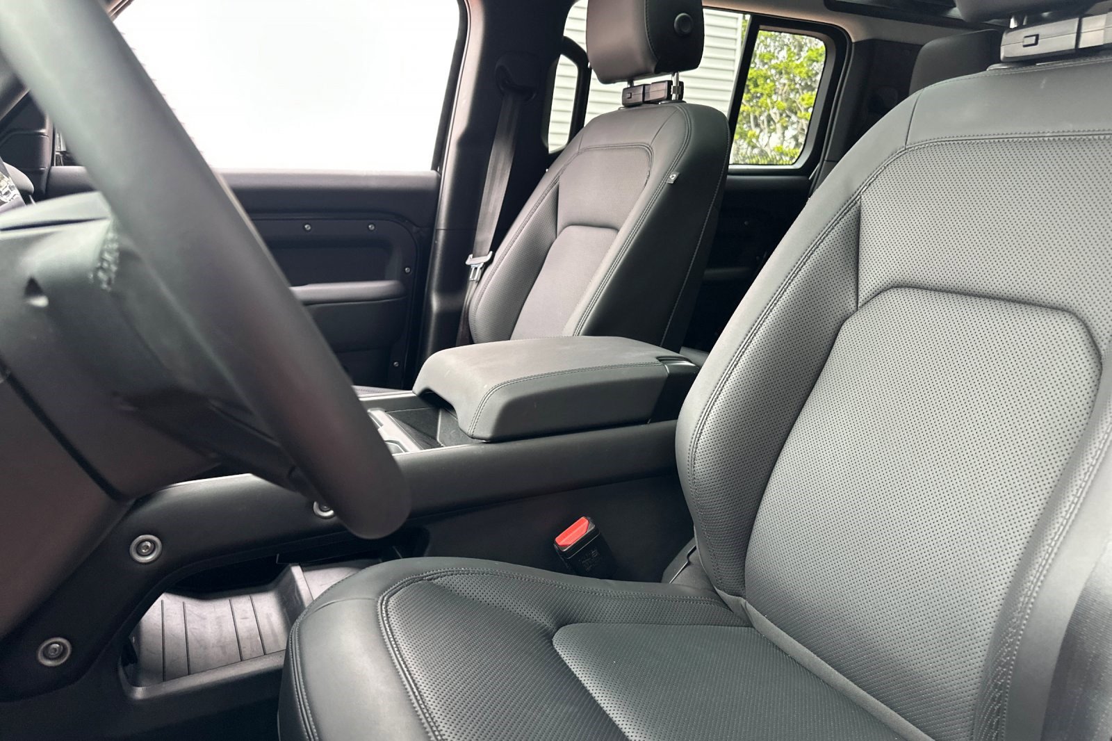 Used 2025 Land Rover Defender 110 S image 6