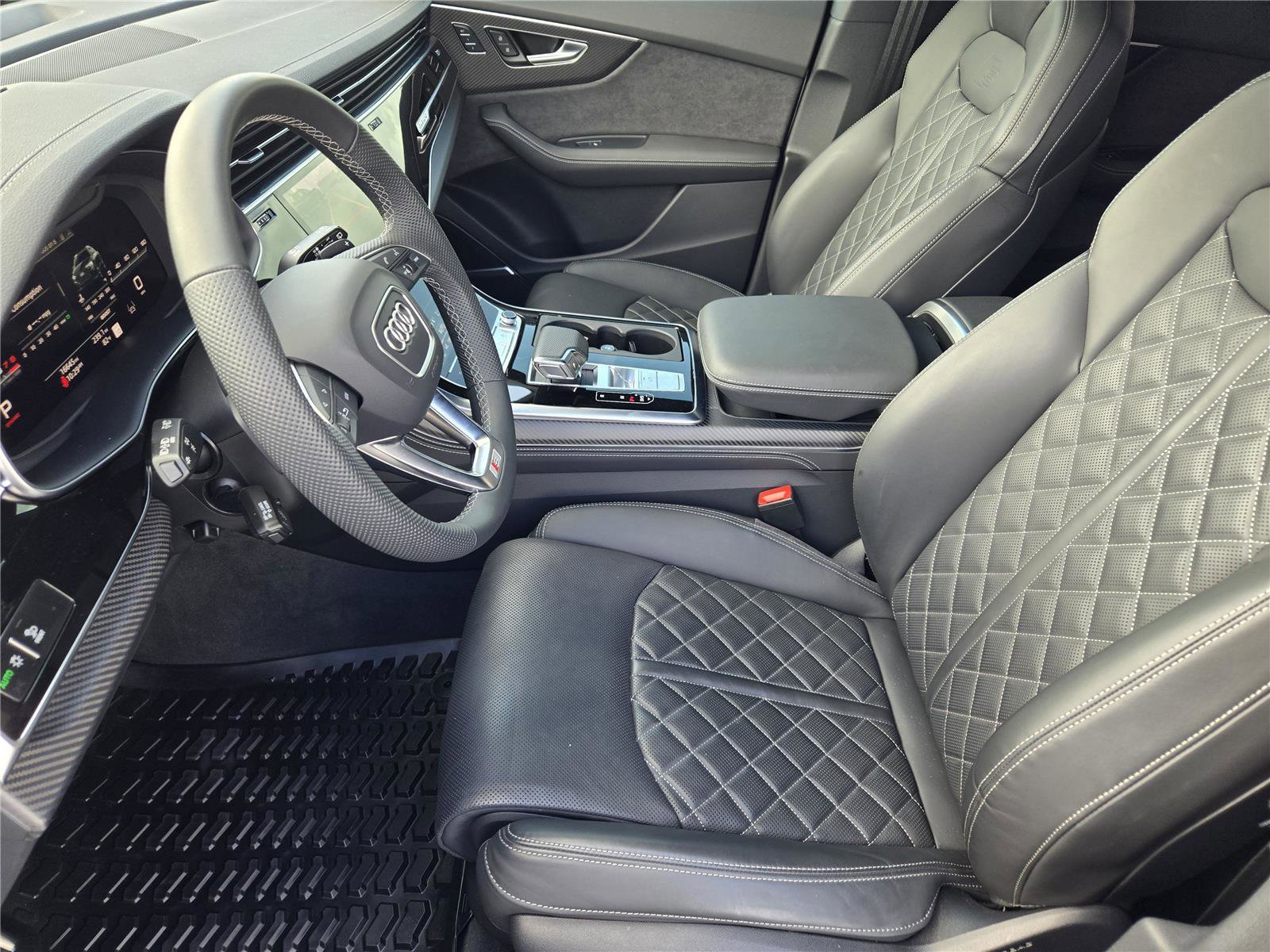 Used 2025 Audi SQ8 Prestige AWD/4WD image 12