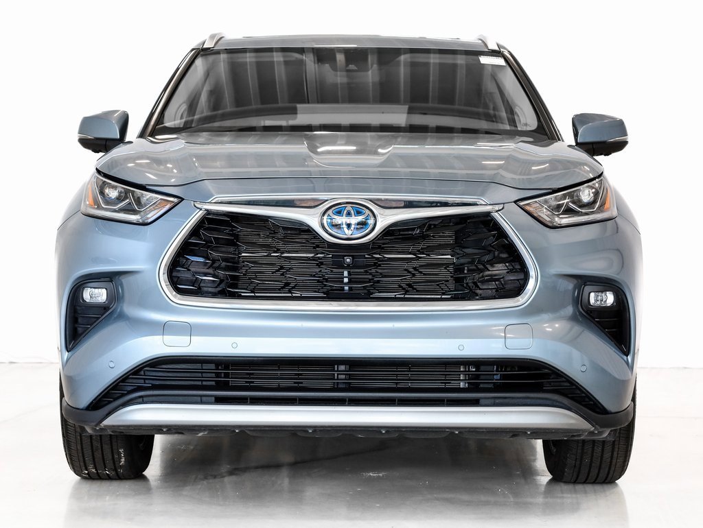 Used 2023 Toyota Highlander Platinum image 2