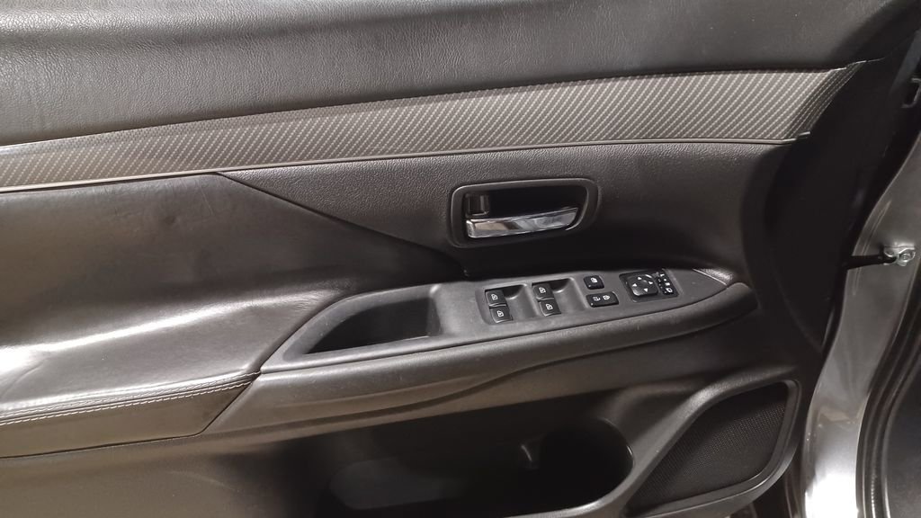 Used 2020 Mitsubishi Outlander SEL image 5