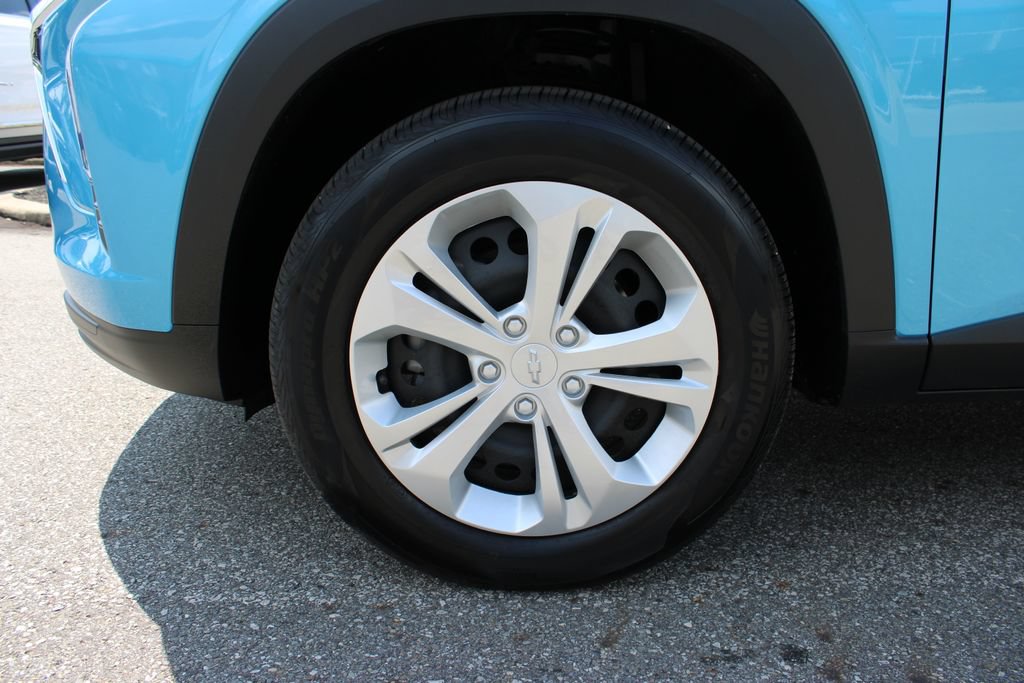 Certified 2025 Chevrolet Trax LS FWD image 22