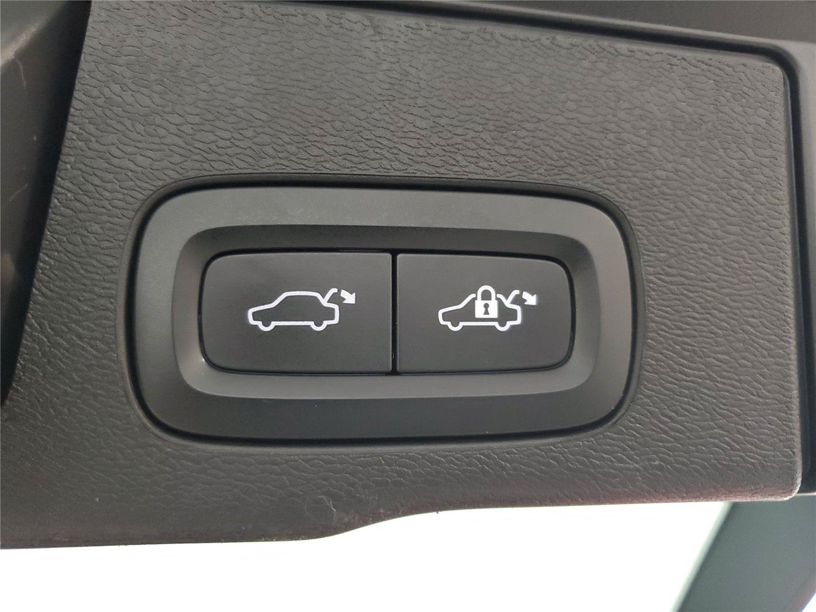 Certified 2023 Volvo XC60 B5 Plus w/ Climate Package AWD/4WD image 9