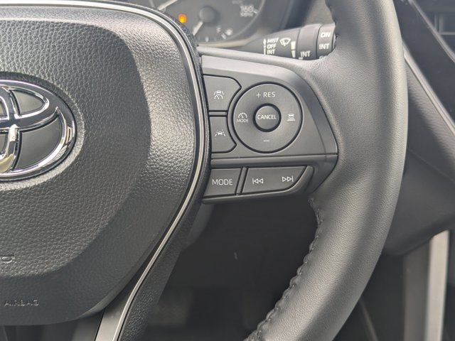 Used 2025 Toyota Corolla Cross LE image 22