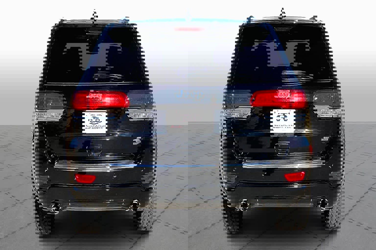 Used 2019 Jeep Grand Cherokee Overland image 4