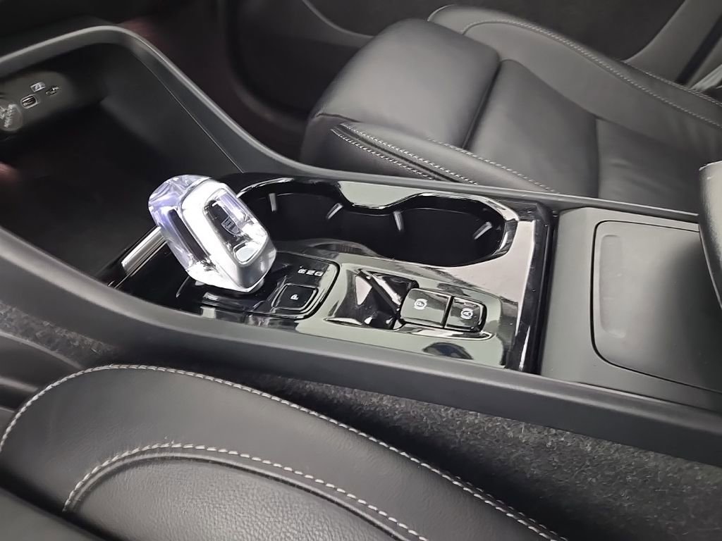 Certified 2023 Volvo XC40 B5 Plus w/ Climate Package AWD/4WD image 25