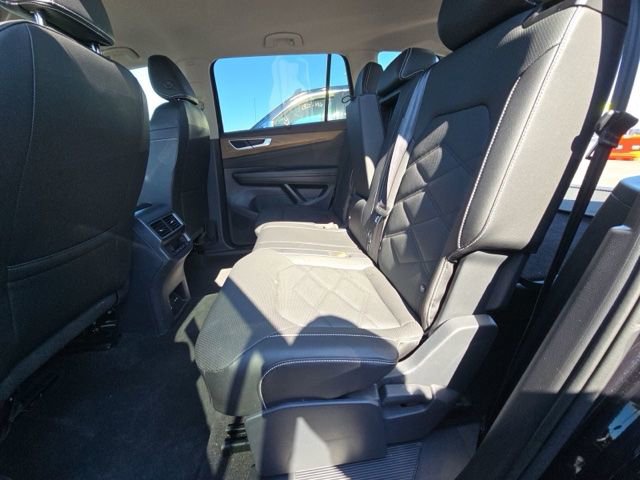 Used 2025 Volkswagen Atlas SE image 16