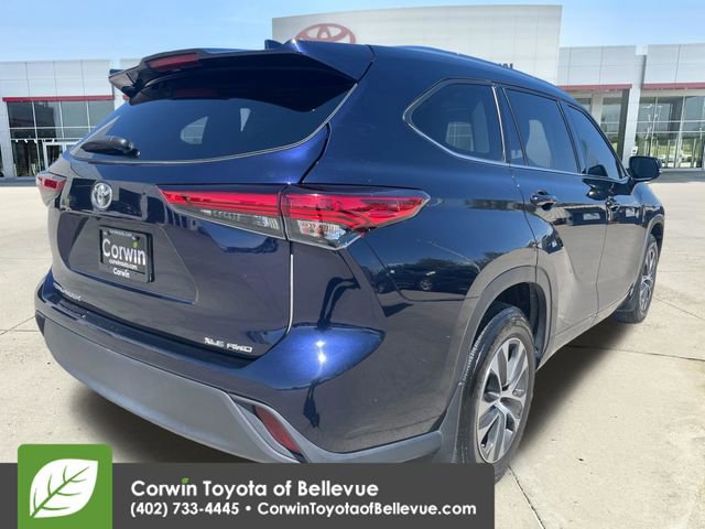 Used 2021 Toyota Highlander XLE AWD/4WD image 5