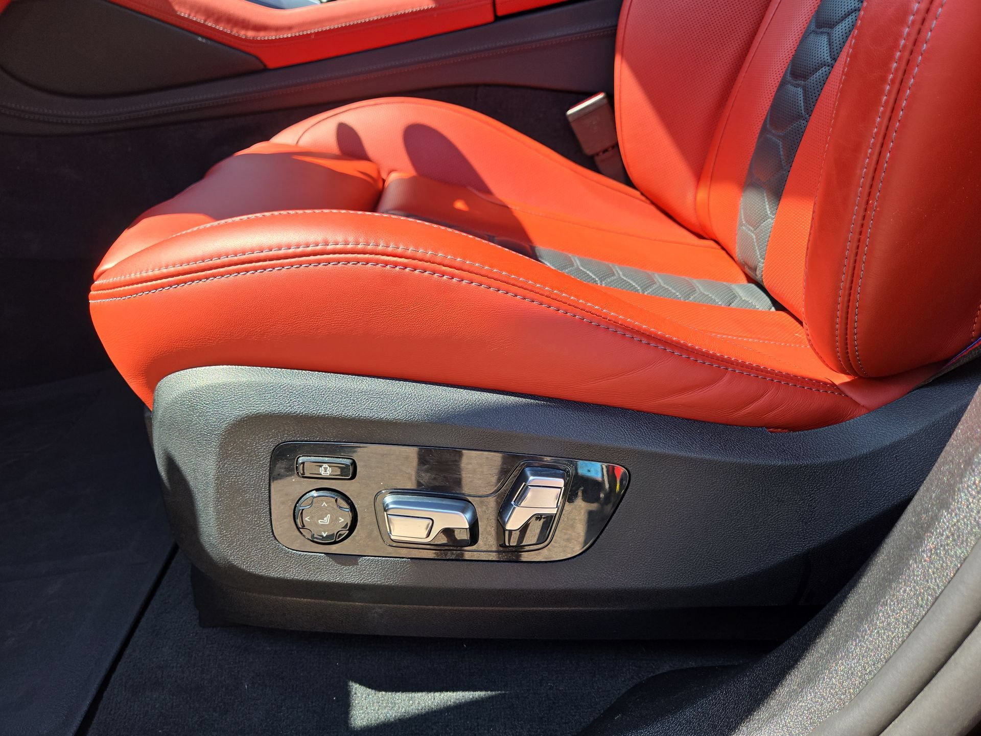 Used 2025 BMW X6 M Competition w/ Executive Package AWD/4WD image 17