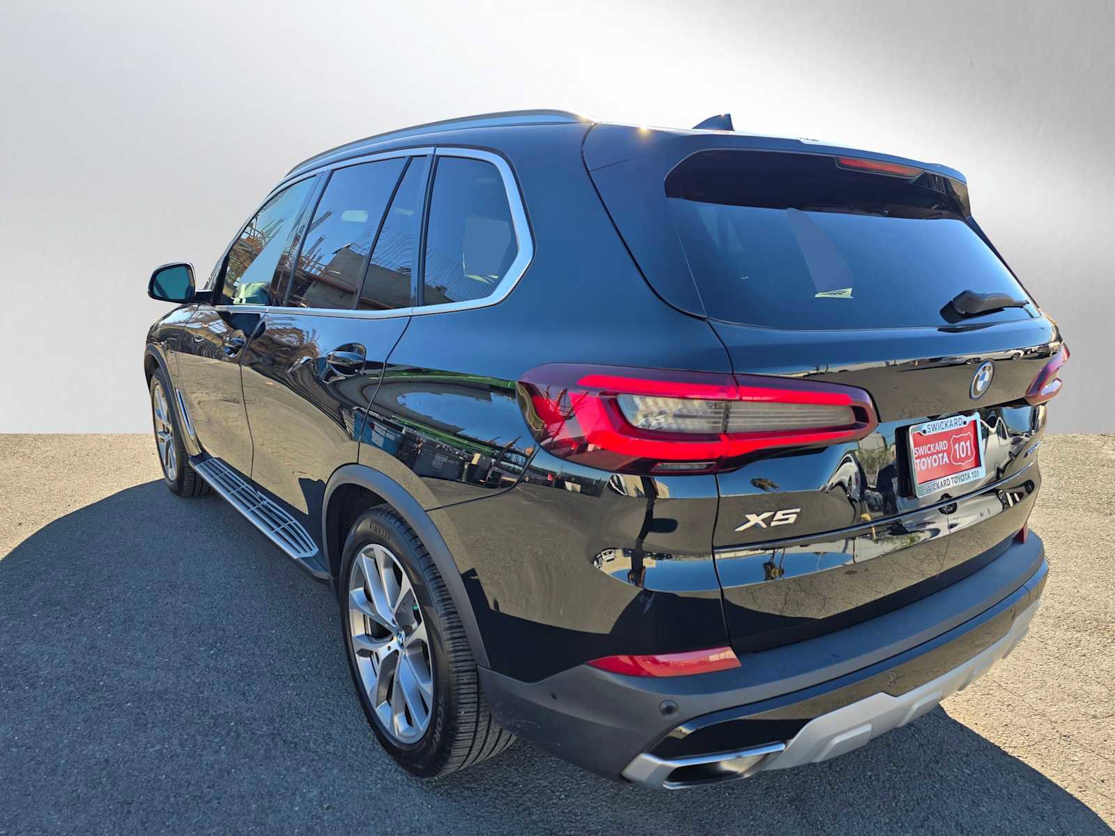 Used 2023 BMW X5 xDrive45e image 9