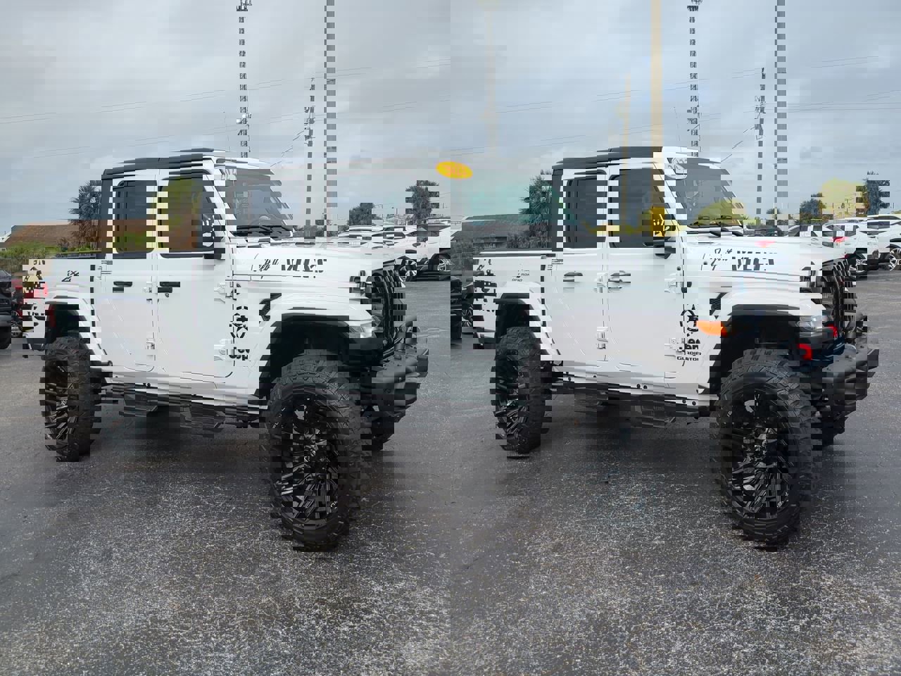 Used 2022 Jeep Gladiator Willys image 2