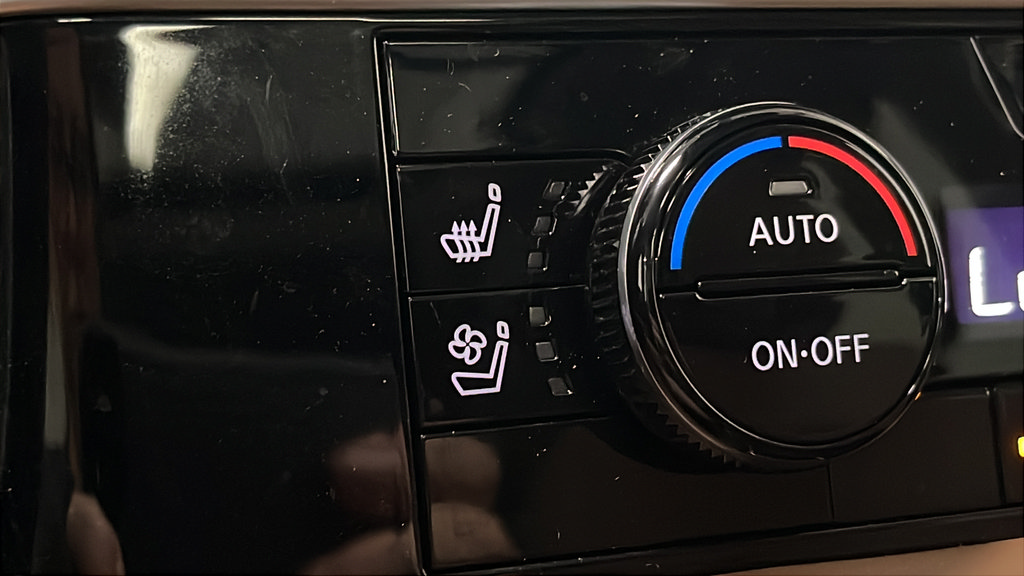 Used 2025 Nissan Pathfinder Platinum AWD/4WD image 40