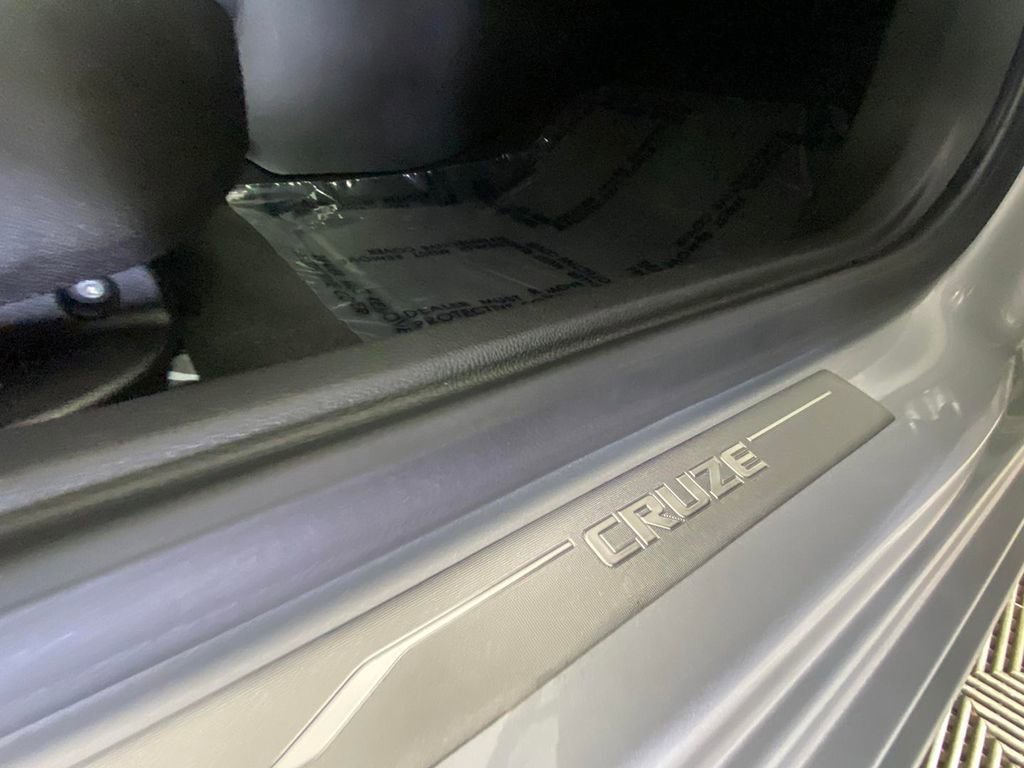 Used 2017 Chevrolet Cruze LT w/ Sun And Sound Package FWD image 29