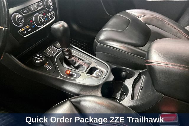 Used 2020 Jeep Cherokee Trailhawk w/ Comfort & Convenience Group AWD/4WD image 24