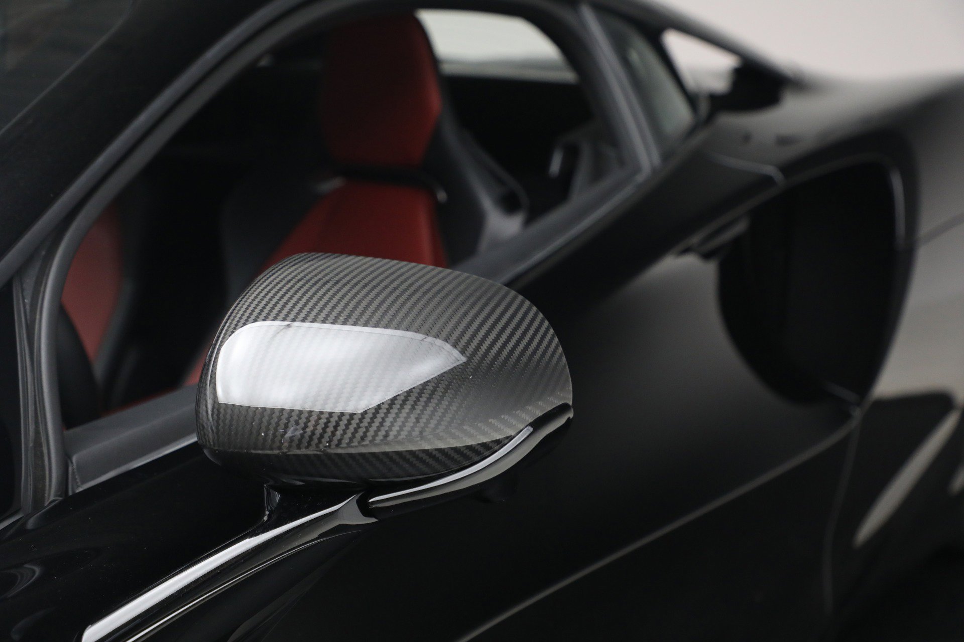 Used 2024 McLaren Artura RWD image 33