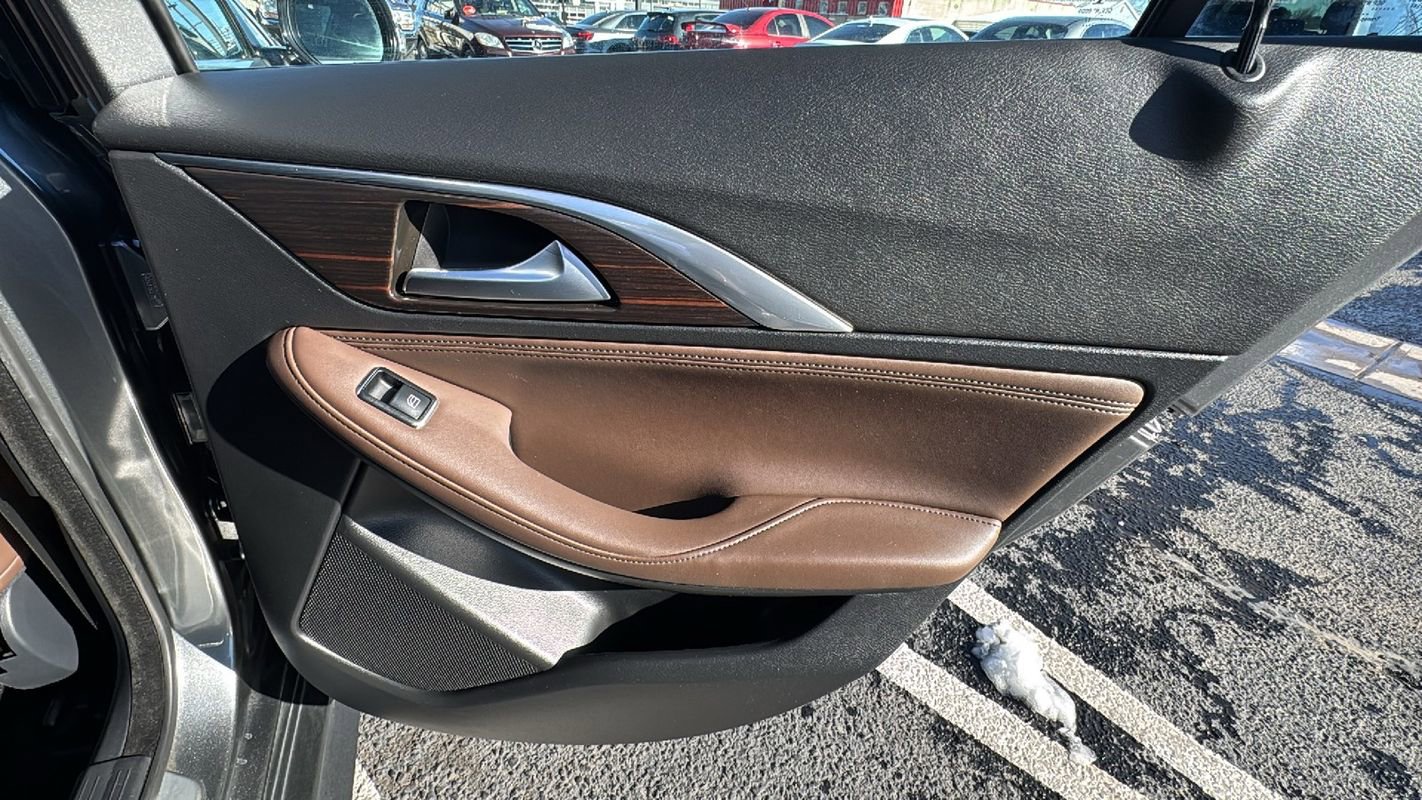 Used 2018 INFINITI QX30 Premium w/ Technology Package image 17