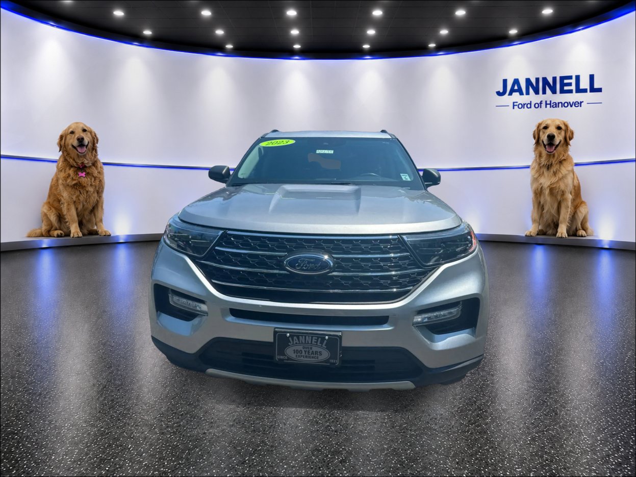 Used 2023 Ford Explorer XLT w/ Equipment Group 202A AWD/4WD image 2