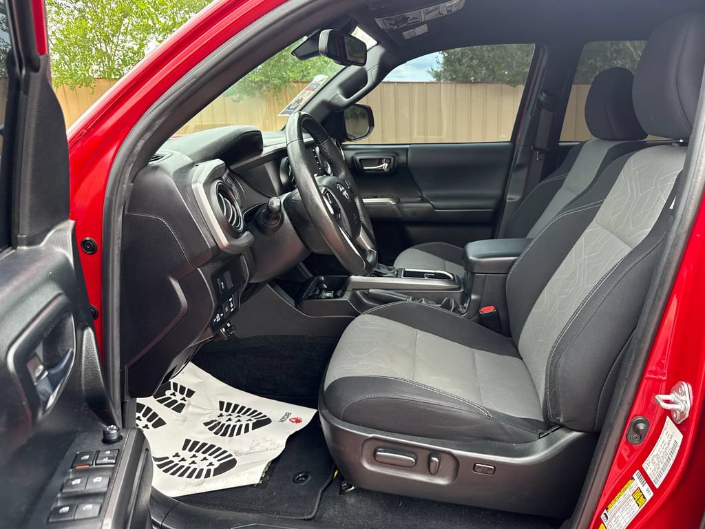 Used 2022 Toyota Tacoma TRD Off-Road AWD/4WD image 10