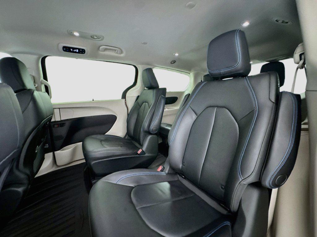 Used 2021 Chrysler Pacifica Touring-L FWD image 21