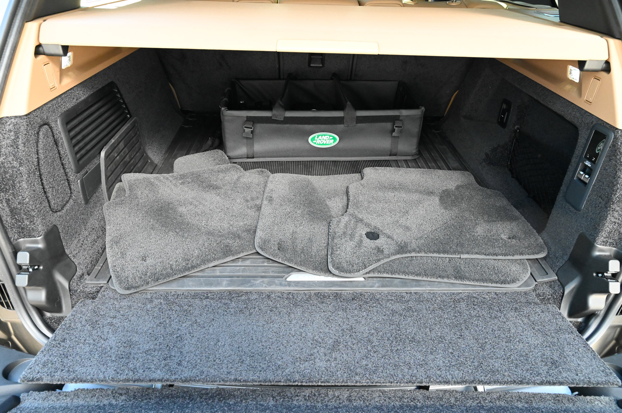 Used 2025 Land Rover Range Rover SE AWD/4WD image 40