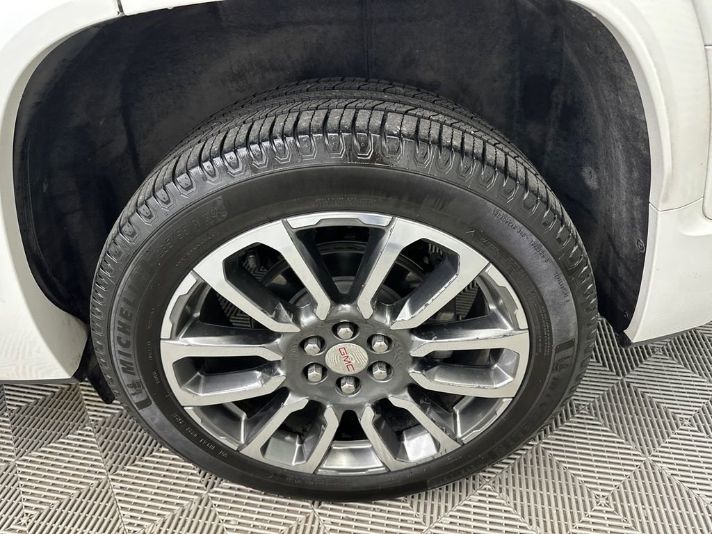 Used 2020 GMC Acadia Denali w/ Technology Package FWD image 24