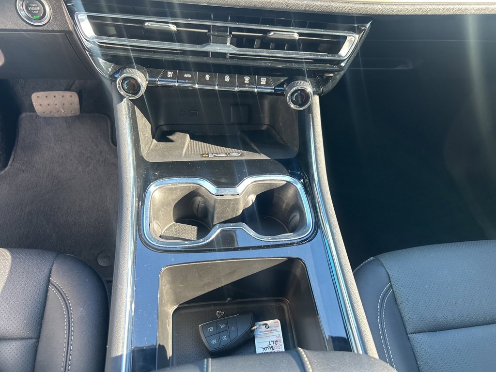 Used 2025 Chevrolet Traverse LT image 15