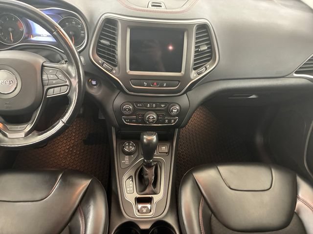 Used 2021 Jeep Cherokee Trailhawk w/ Comfort/Convenience Group AWD/4WD image 21