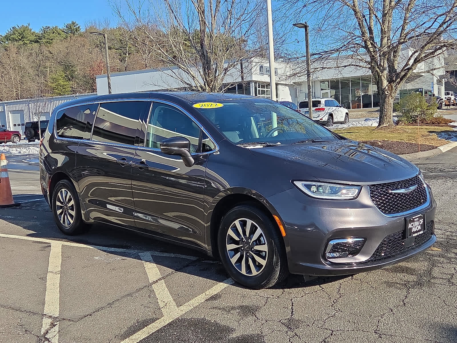 Used 2022 Chrysler Pacifica Touring-L image 4
