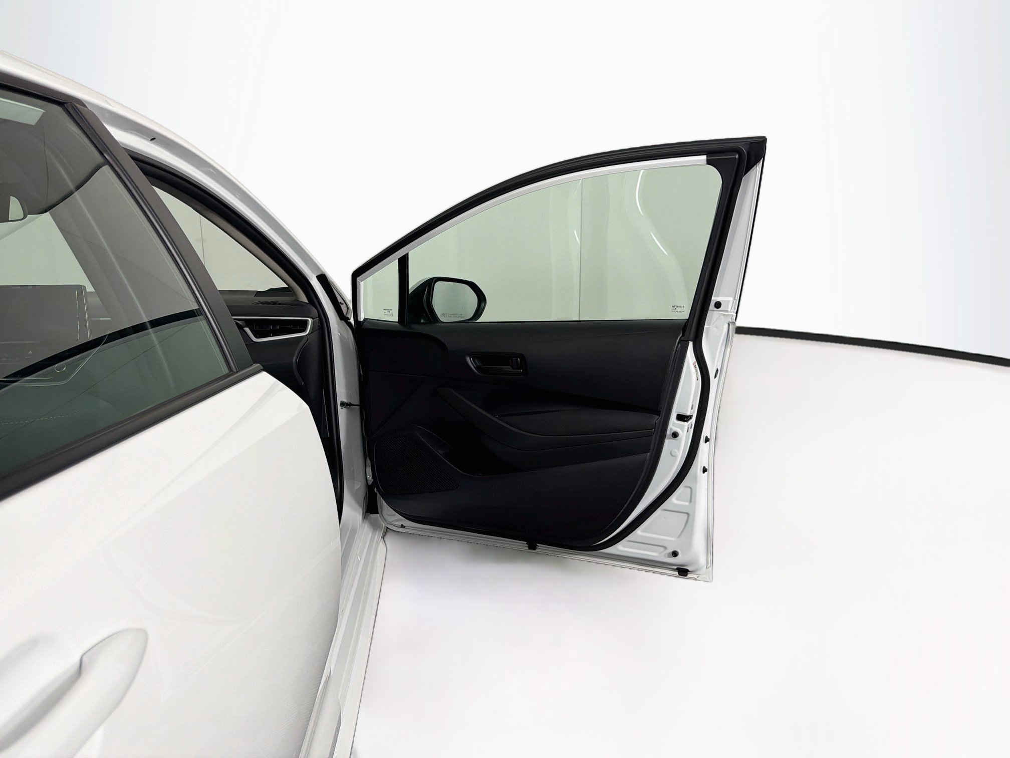 Used 2025 Toyota Corolla LE FWD image 31