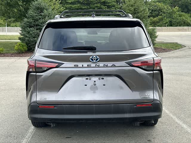 Used 2022 Toyota Sienna LE AWD/4WD image 4